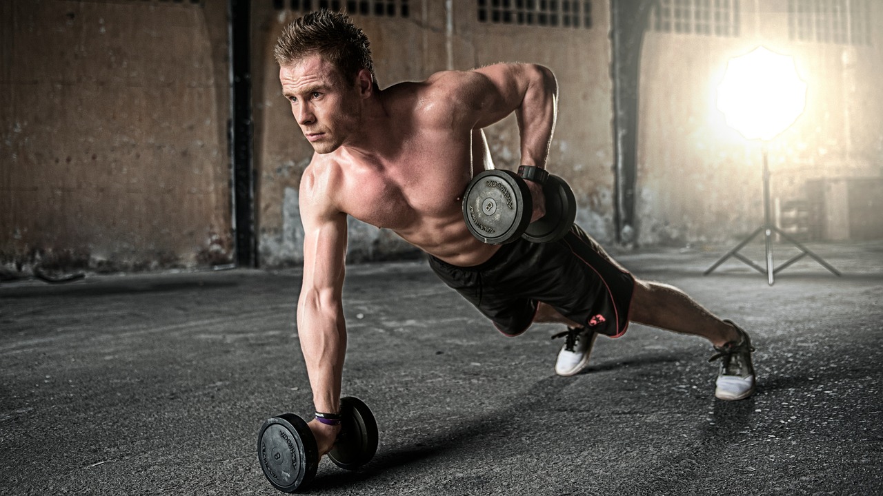 Moderne fitnessposter met spierbundel afbeelding. Moderne fitnessposter met spierbundel afbeelding.